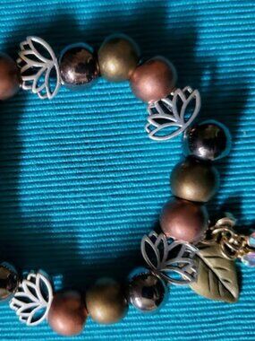 Tri-Tone Bead Bracelet with Lotus Dividers